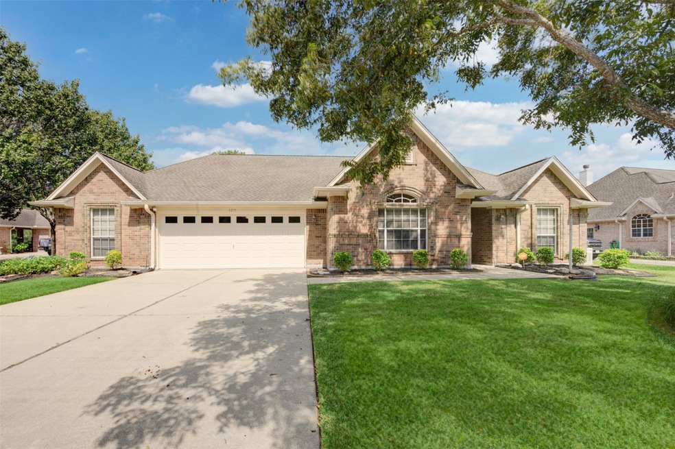 2210 Troon Dr, Alvin, TX 77511 - photo 1