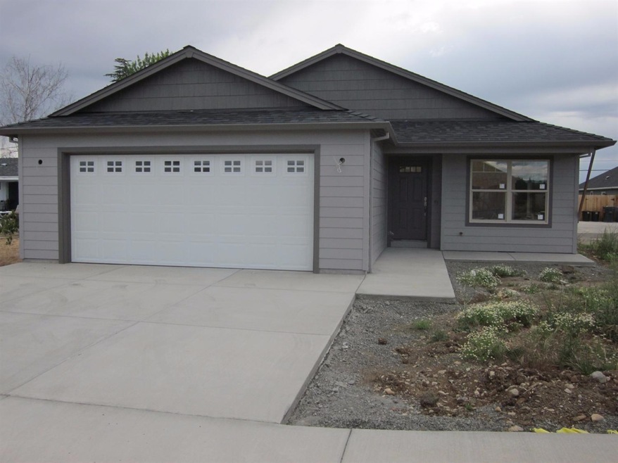 8363 Kyra Ln, White City, OR 97503 - photo 1