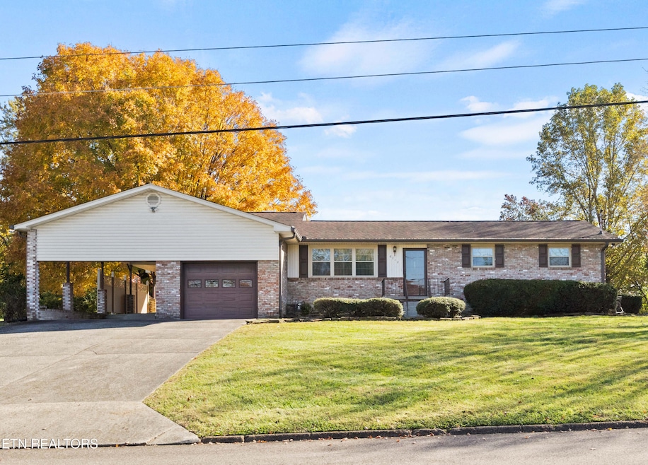 6112 Clayberry Dr, Knoxville, TN 37931 - photo 1