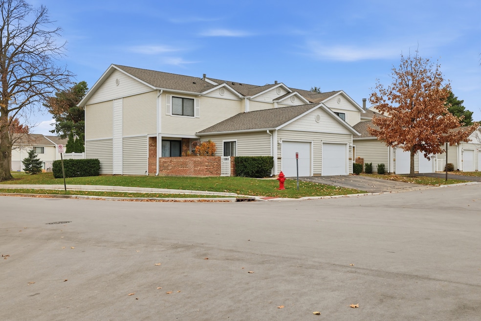 632 Spinnaker Point unit 113F, Schaumburg, IL 60194 - photo 1