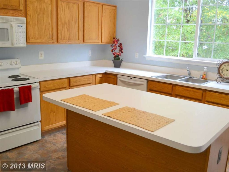 8702 Riverscape Ct, Odenton, MD 21113 - photo 1