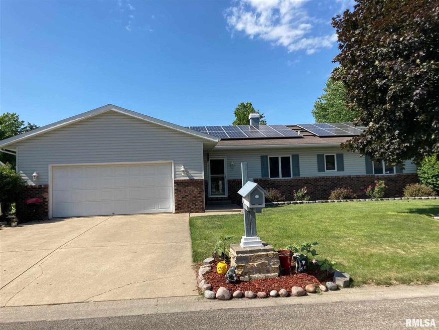 510 Southgate St, Lincoln, IL 62656 - photo 1