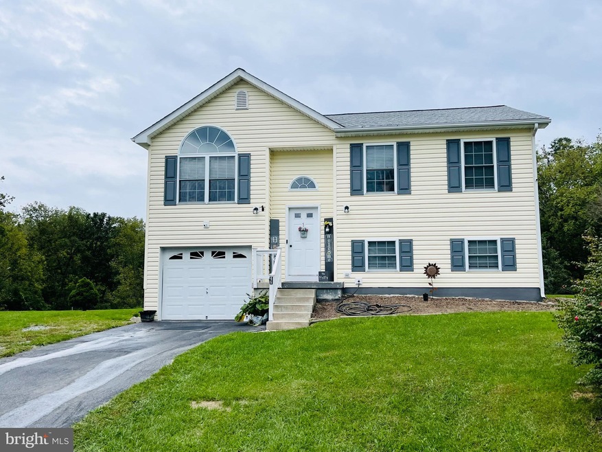 475 Moonlight Ln, Martinsburg, WV 25404 - photo 1