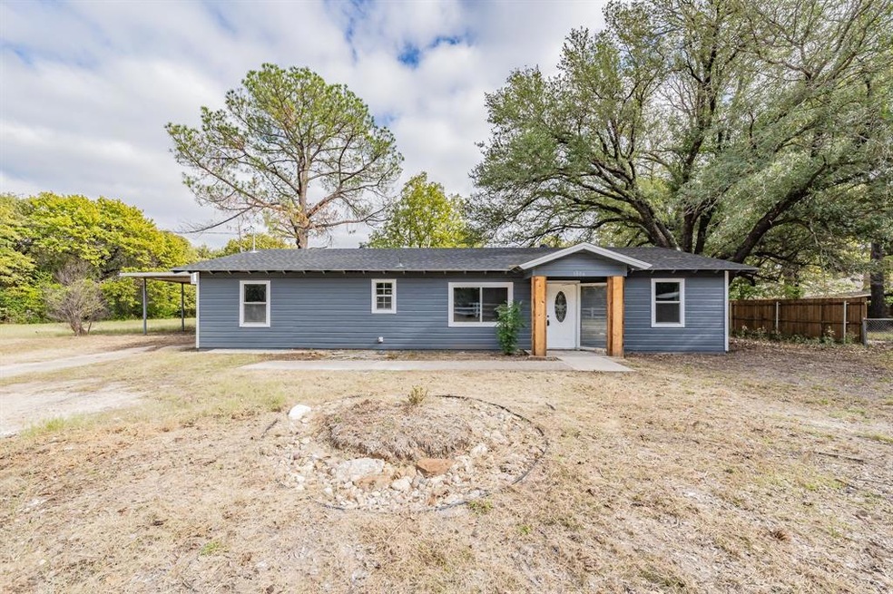 1006 Red Oak St, Azle, TX 76020 - photo 1