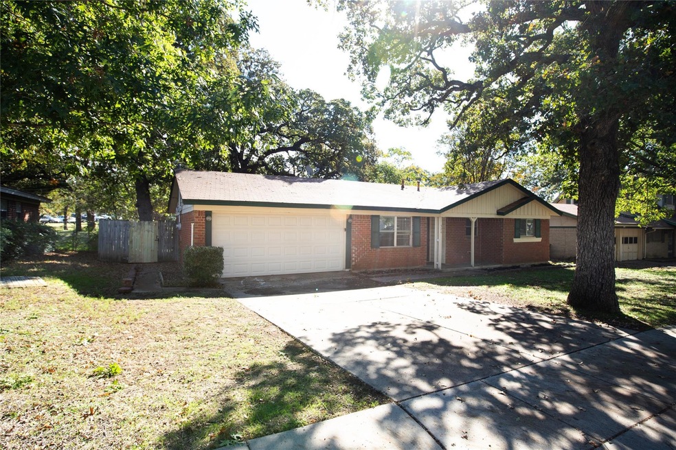 524 E Redbud Dr, Hurst, TX 76053 - photo 1