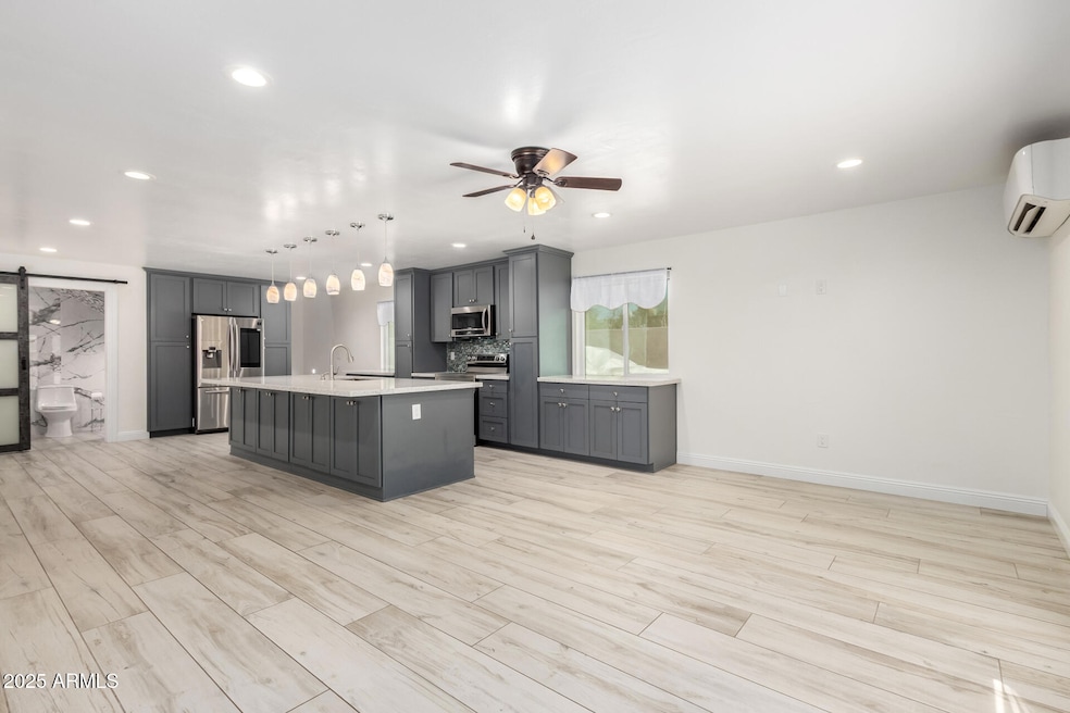 2056 W Dobbins Rd, Phoenix, AZ 85041 - photo 1