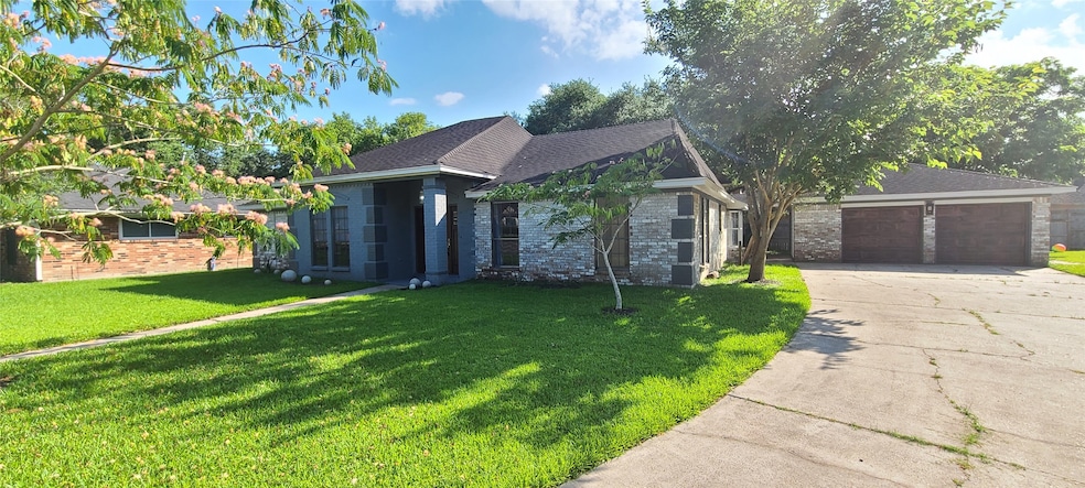 2319 Harwell Cir, Alvin, TX 77511 - photo 1