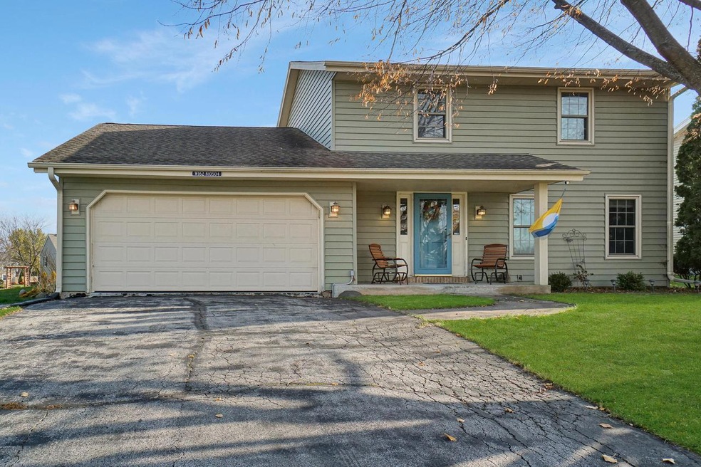 W162N10504 Auburn Ln, Germantown, WI 53022 - photo 1