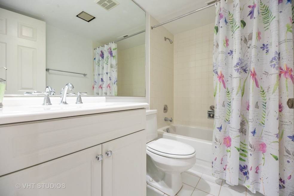 702 Waukegan Rd unit A203, Glenview, IL 60025 - photo 1