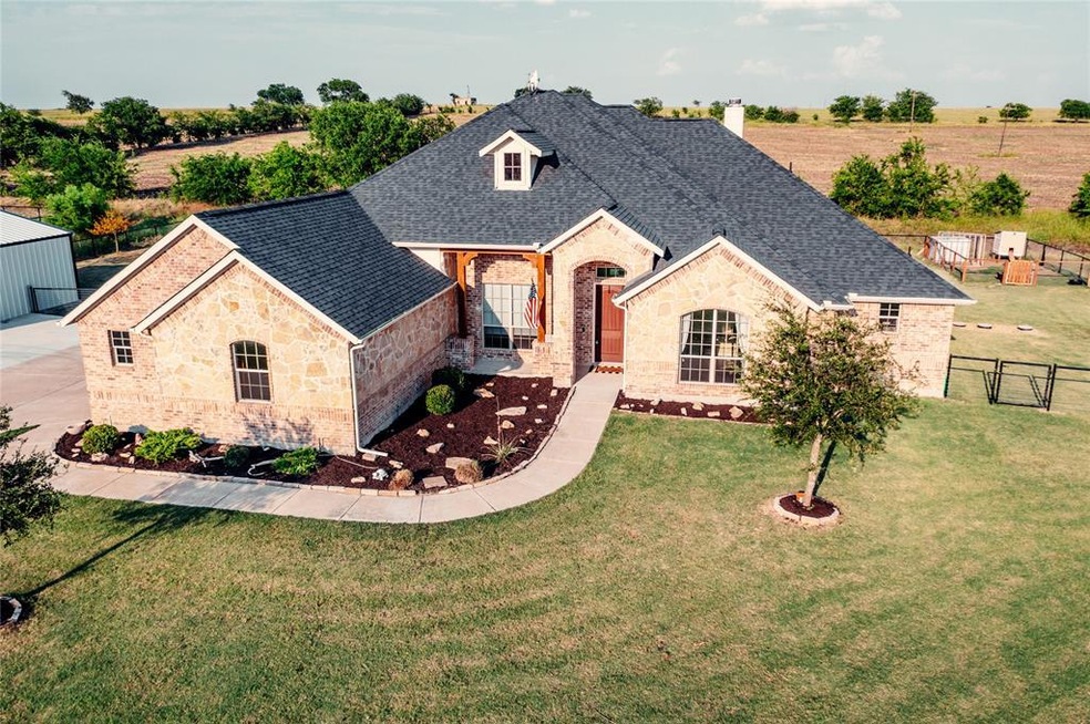 152 Heritage Pkwy E, Decatur, TX 76234 - photo 1