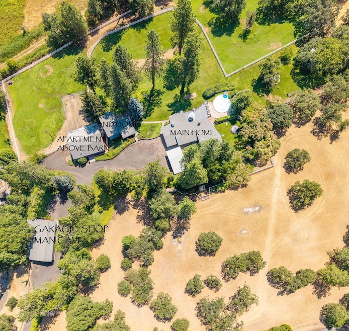 3157 Old Stage Rd, Central Point, OR 97502 - photo 1