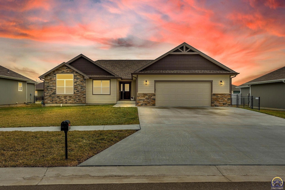 3331 SW 44th St, Topeka, KS 66610 - photo 1