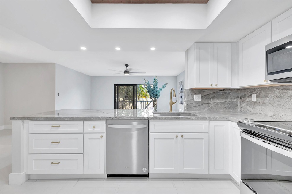 1759 NE 39th Ct unit 1302, Pompano Beach, FL 33064 - photo 1