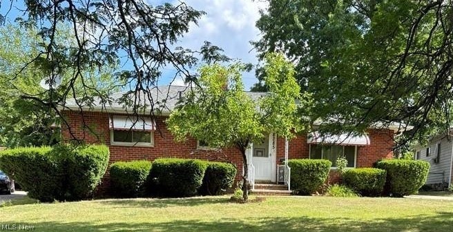 View of front of home featuring a front yard