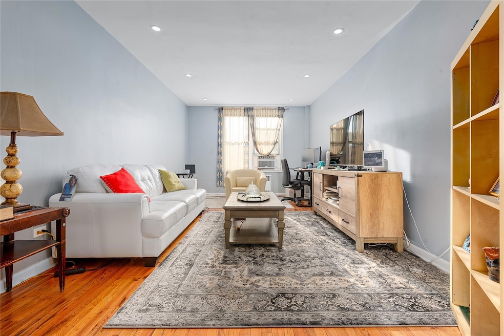 6730 Clyde St unit 5T, Forest Hills, NY 11375 - photo 1