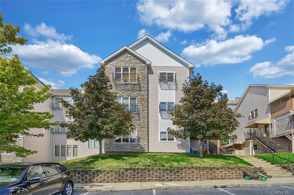 20 Rovna Ct unit 302, Monroe, NY 10950 - photo 1