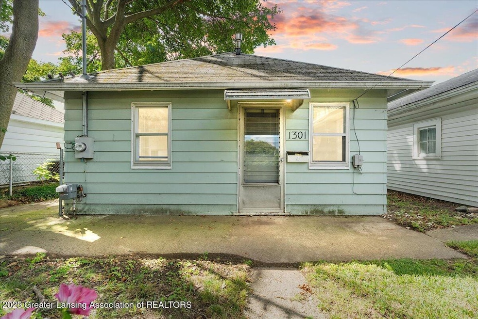 1301 Berten St, Lansing, MI 48910 - photo 1