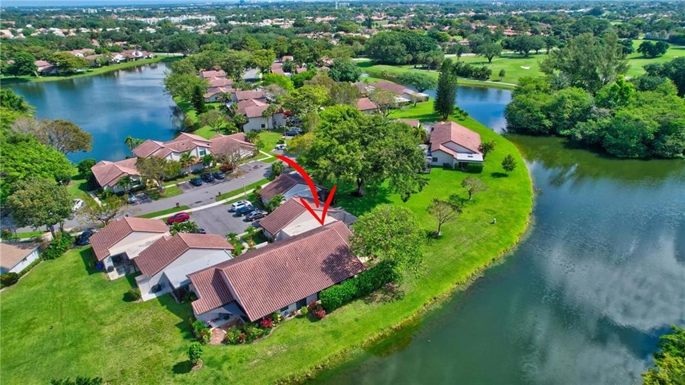UPDATED, Corner villa captures water & preserve vi