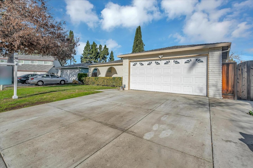 Sold $1,225,000 • Co-Listing Agent