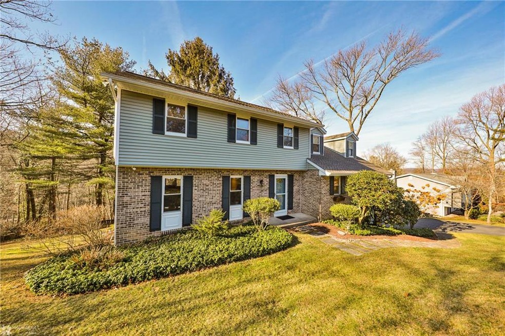 1704 Gable Dr, Coopersburg, PA 18036 - photo 1