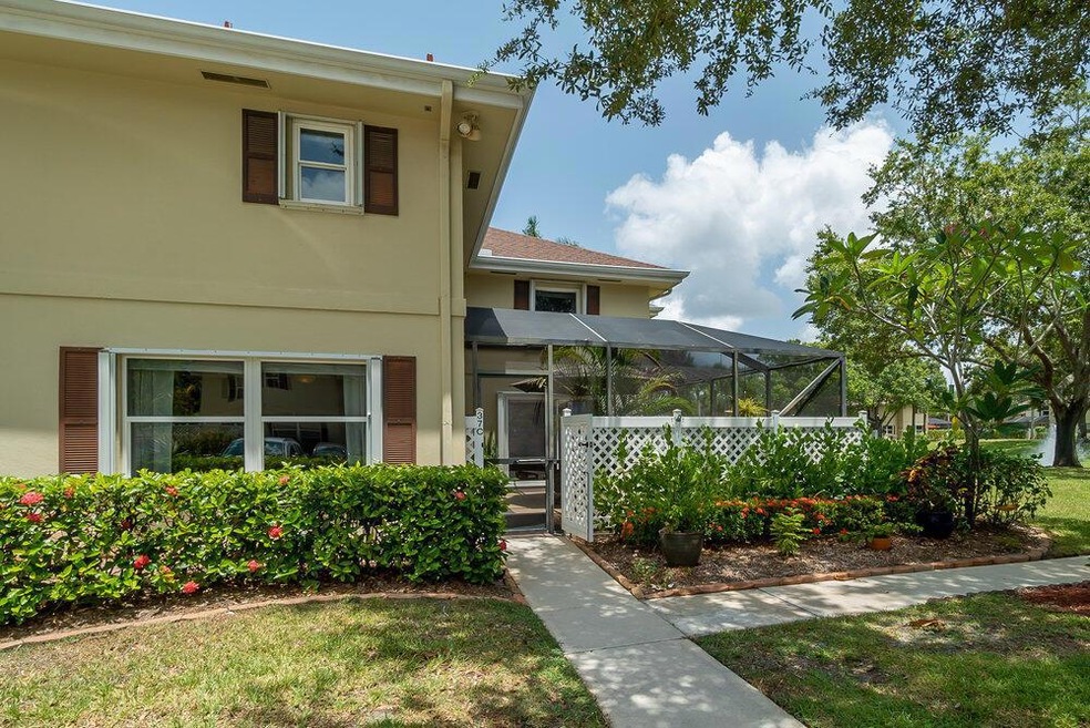 37 Danbury Ct unit C, Royal Palm Beach, FL 33411 - photo 1