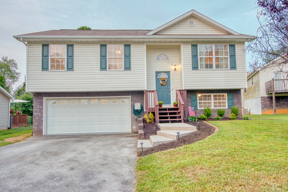 1102 Snowden Terrace, Johnson City, TN 37601 - photo 1