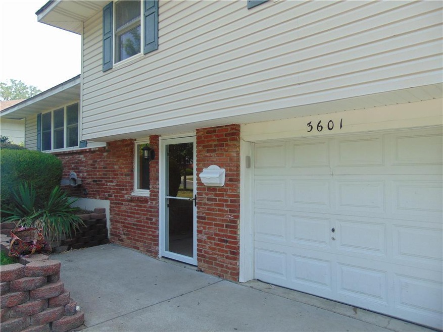maintenance free outside,nice landscape,updated wi