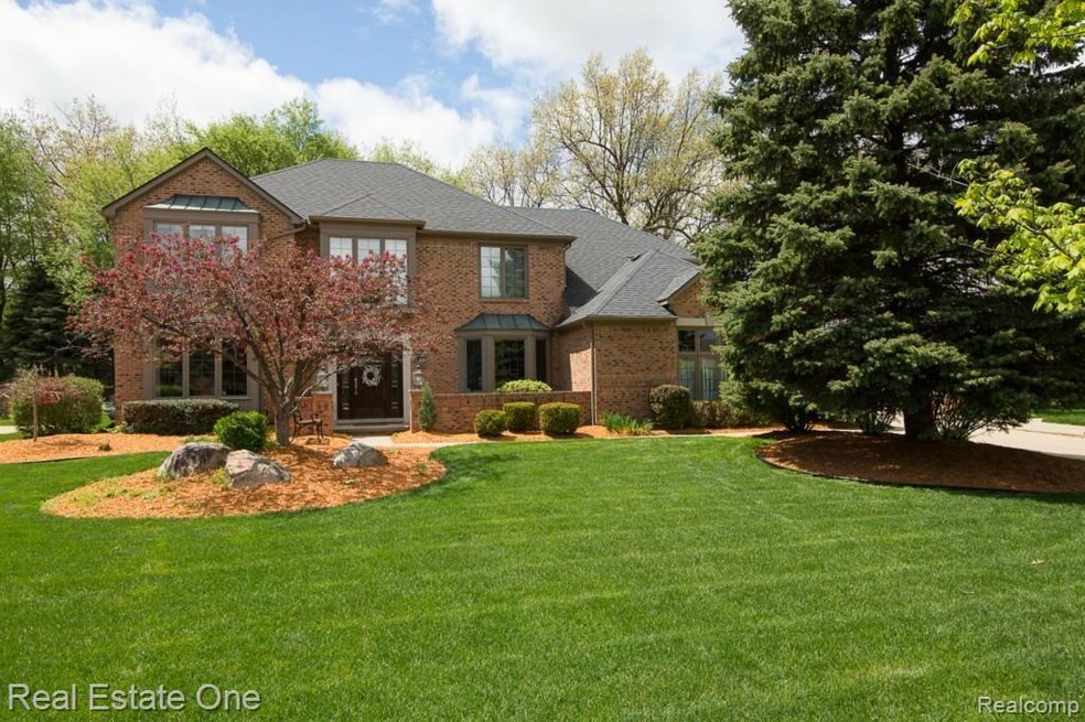 1828 Sudbury Ct, Rochester Hills, MI 48306 - photo 1