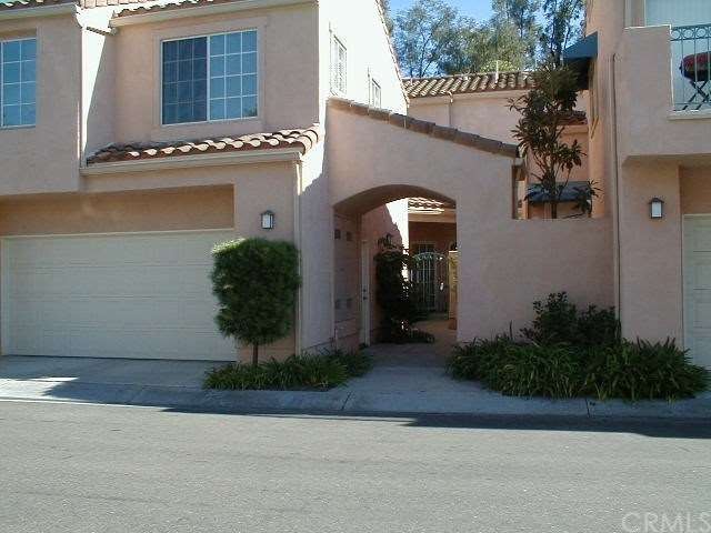Townhouse across from guest parking and greenbelt 