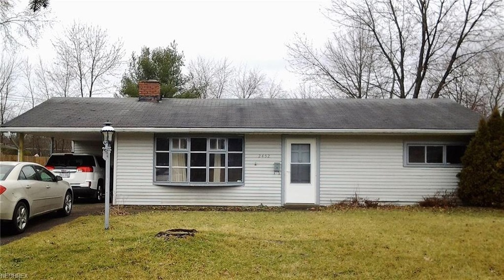 Welcome to 2452 Amberly, Austintown.  Vinyl sided 