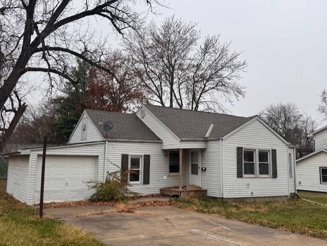 413 N Lathrop St, Cameron, MO 64429 - photo 1