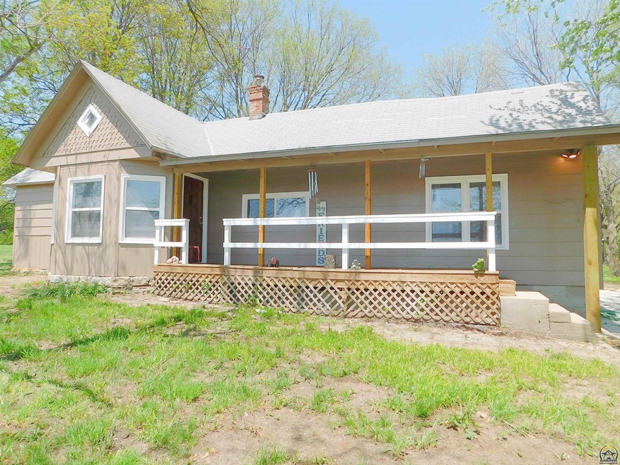 112 W 1st St, Hoyt, KS 66440 - photo 1