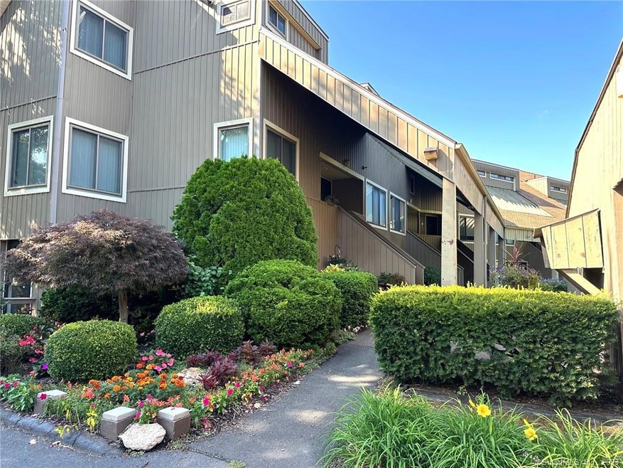 16 Pine Orchard Rd unit 4, Branford, CT 06405 - photo 1