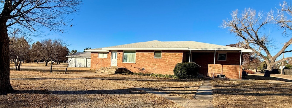 706 W Park, Hooker, OK 73945 - photo 1