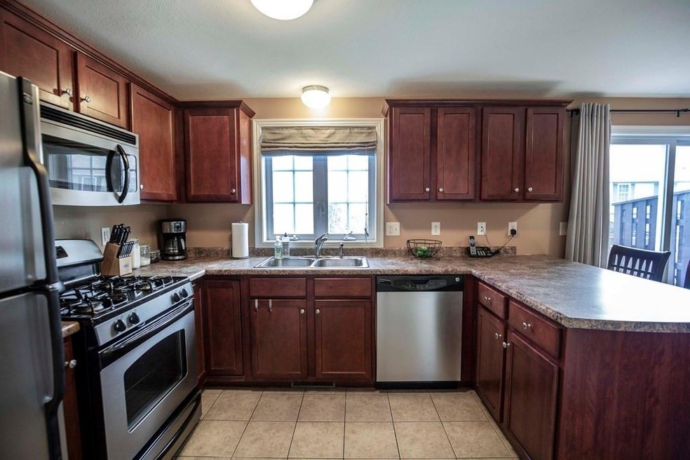 530 Mammoth Rd unit 14, Dracut, MA 01826 - photo 1