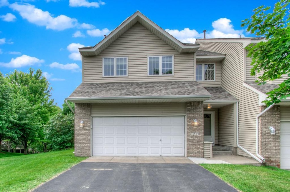 End Unit Townhome on quiet cul-de-sac street in th