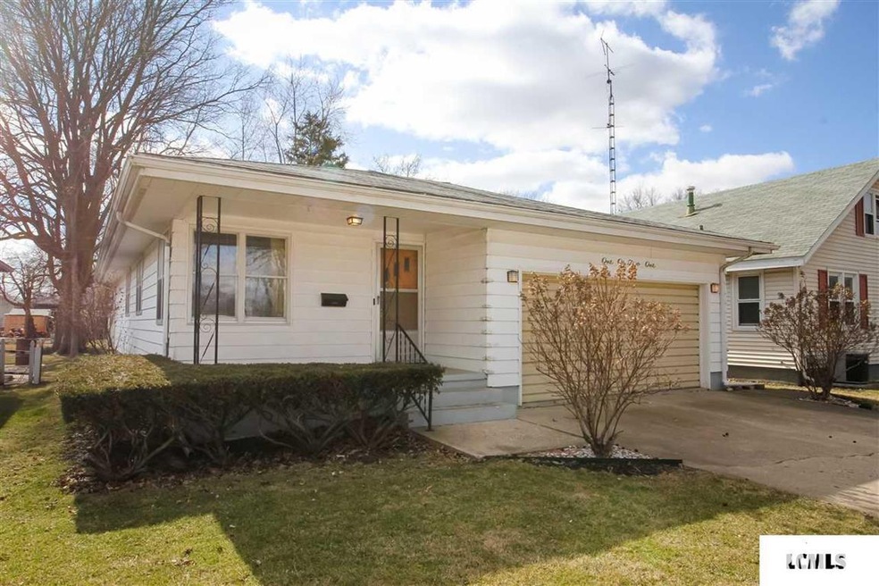 1021 Delavan St, Lincoln, IL 62656 - photo 1