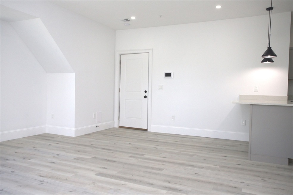 8 Oakhurst St unit 5, Dorchester Center, MA 02124 - photo 1