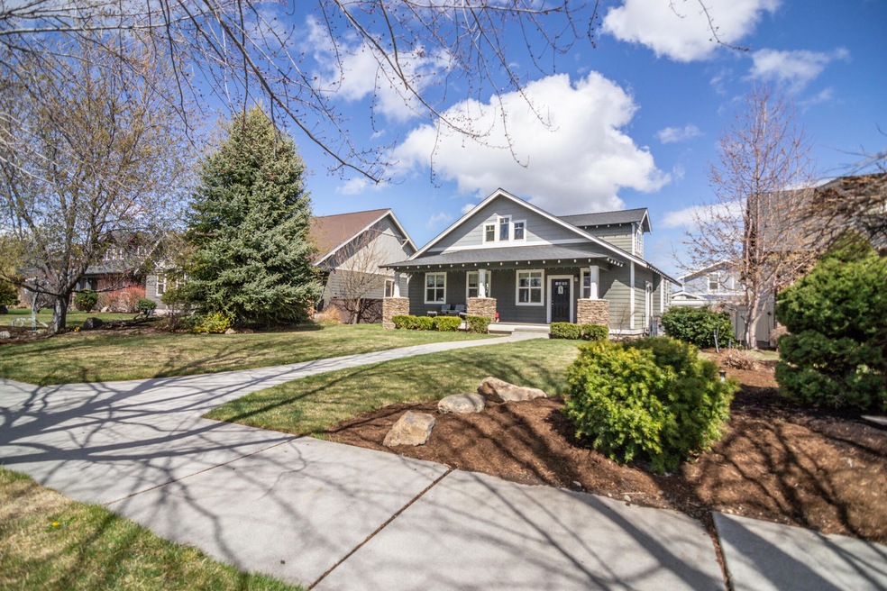 920 NW 15th St, Redmond, OR 97756 - photo 1