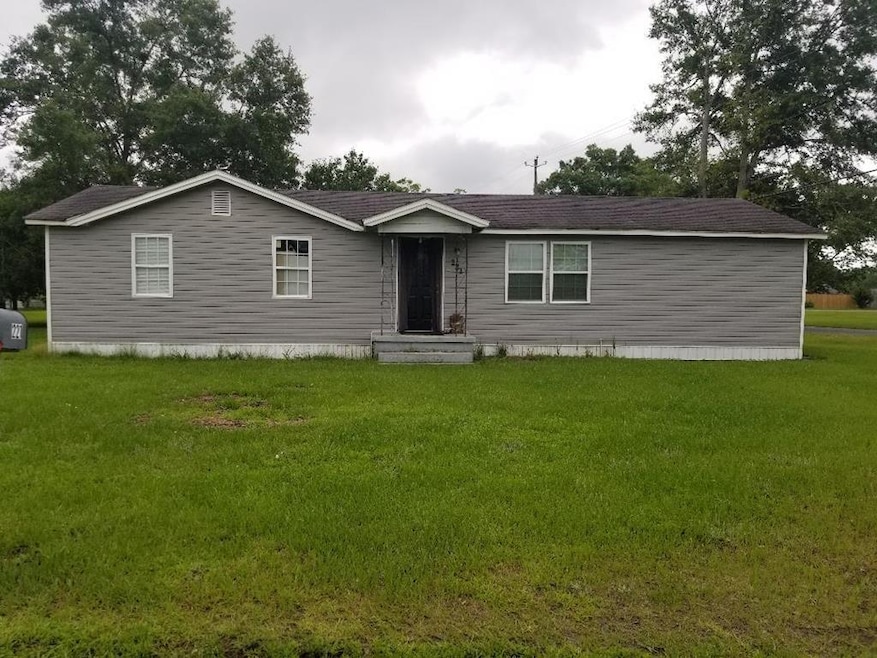 221 Carter St, Odum, GA 31555 - photo 1