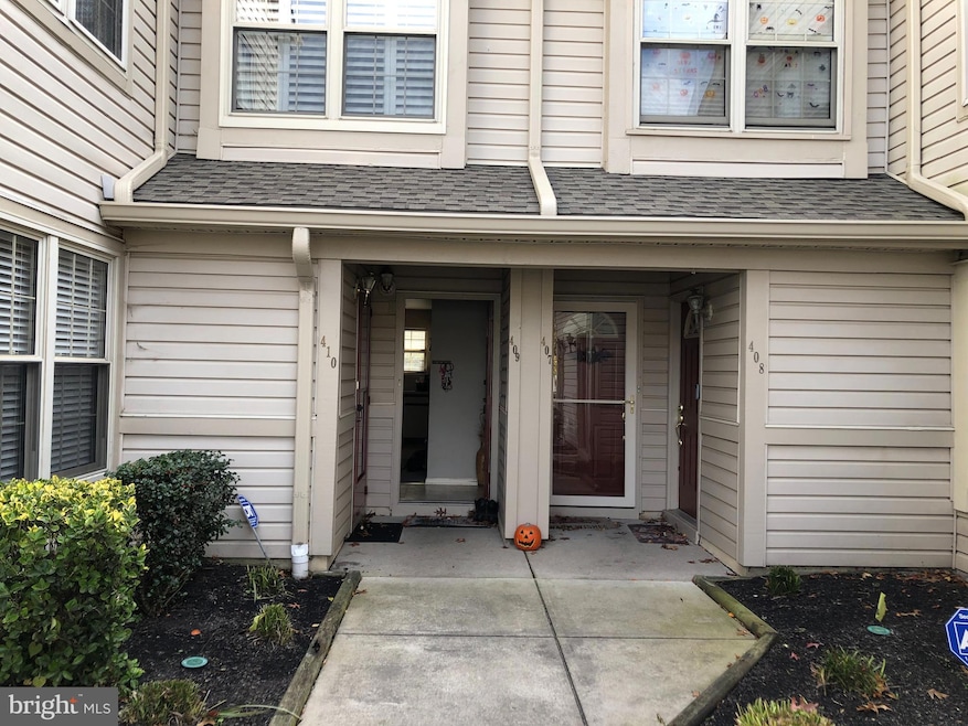 409 Steeplechase Ct unit M409, Woodbury, NJ 08096 - photo 1