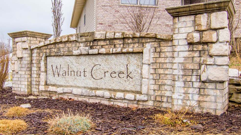 105 W Twin Oak Dr, Nixa, MO 65714 - photo 1