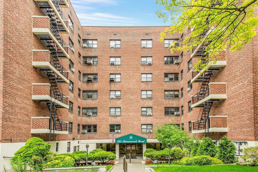 19 Old Mamaroneck Rd unit 3E, White Plains, NY 10605 - photo 1