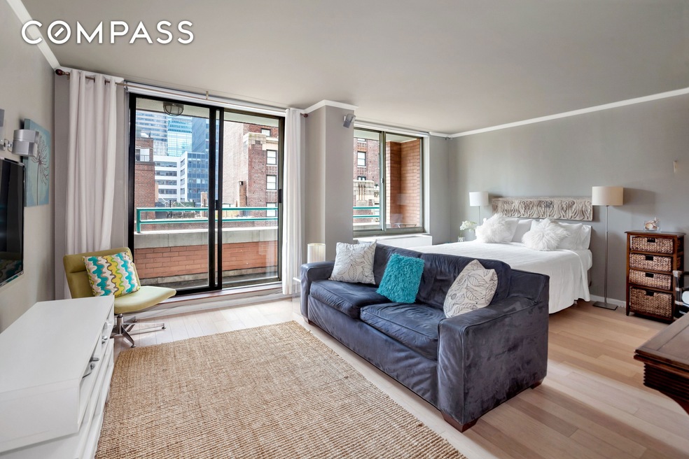 The Cosmopolitan unit 18D, New York, NY 10017 - photo 1