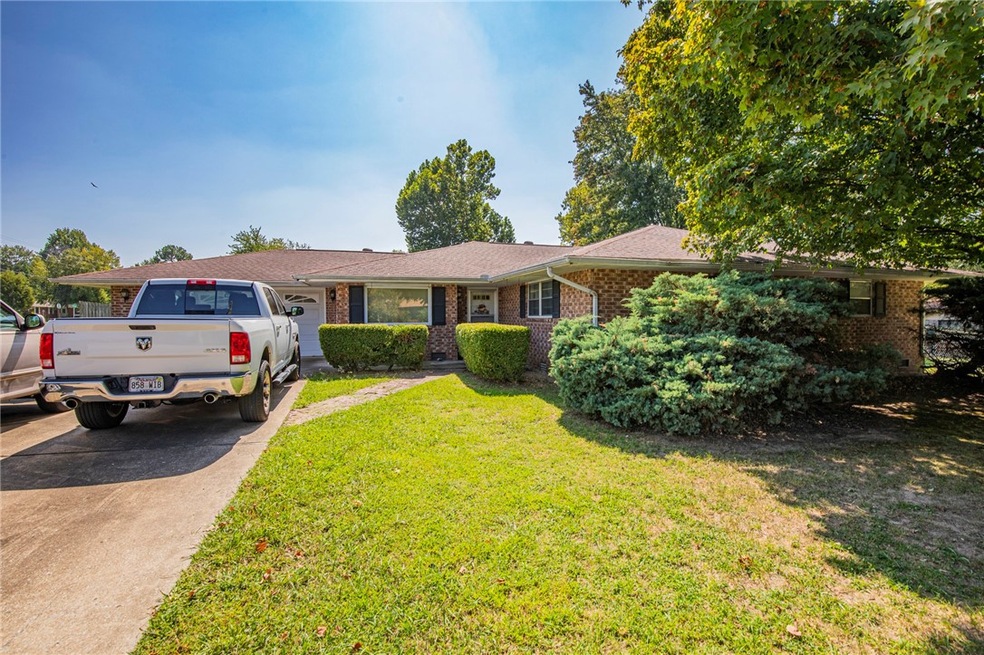 1006 S Dixieland Rd, Rogers, AR 72758 - photo 1