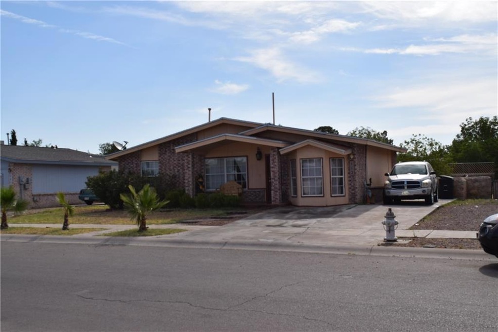 112 Barrel Cactus Dr, Horizon City, TX 79928 - photo 1