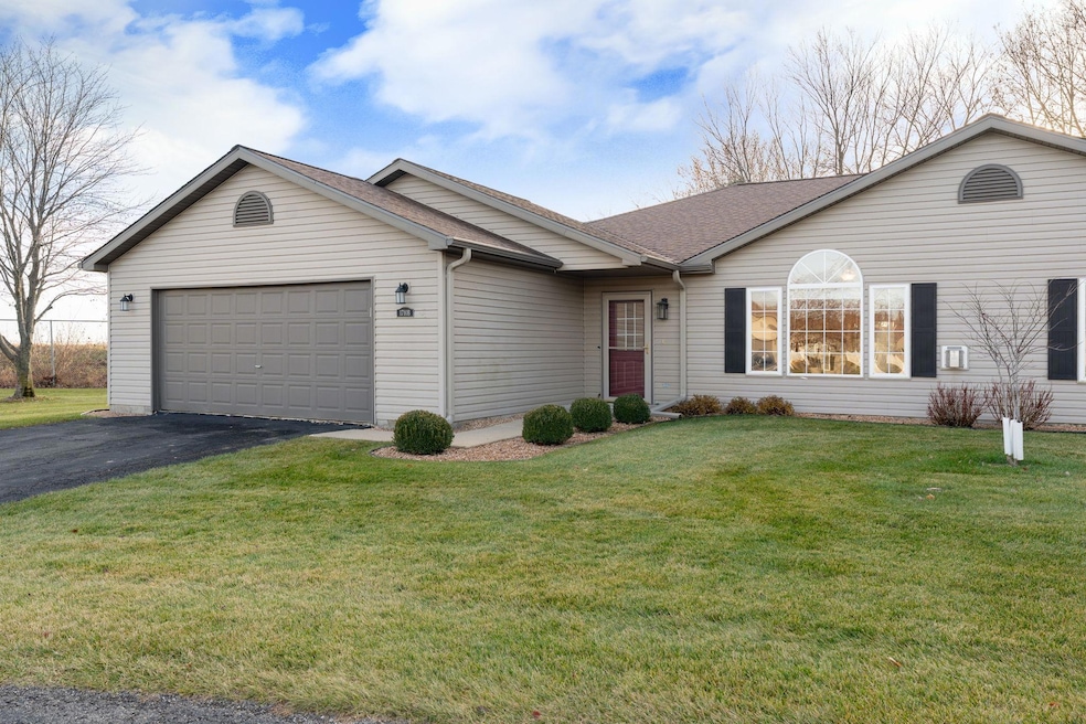 1710B Carriage Home Dr SW, Austin, MN 55912 - photo 1