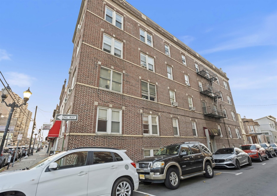 103 Westover Place unit 3, West New York, NJ 07093 - photo 1