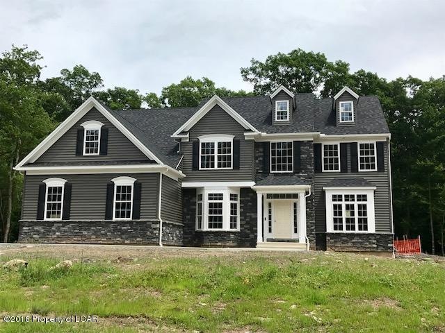 1172 Woodberry Dr, Mountain Top, PA 18707 - photo 1