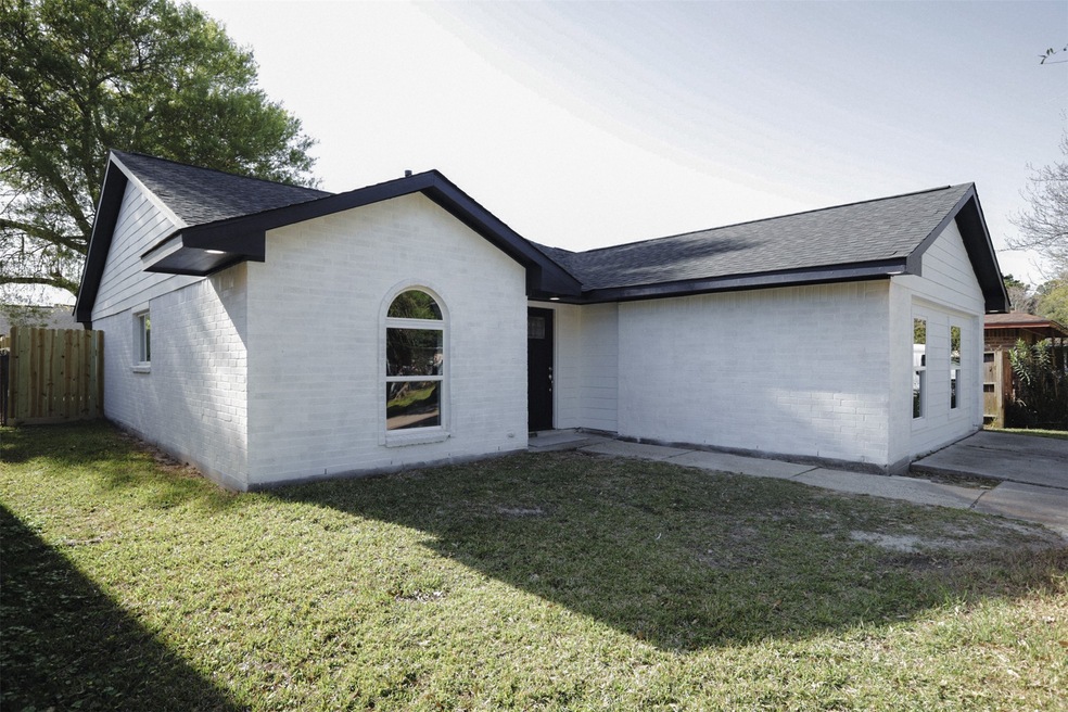 10555 Keeneland Ln, Houston, TX 77038 - photo 1